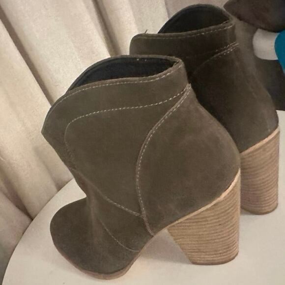 Sole Society Alba Olive Green Suede Heeled Ankle Bootie Sz. 11 Calf Suede - Picture 5 of 9